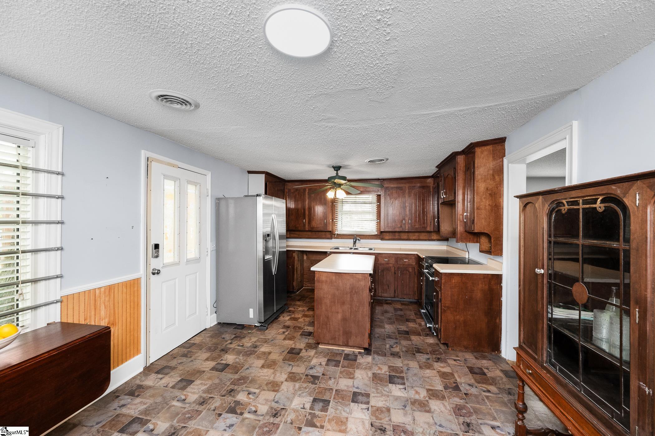 13 Meadors Avenue Greenville, SC 29605