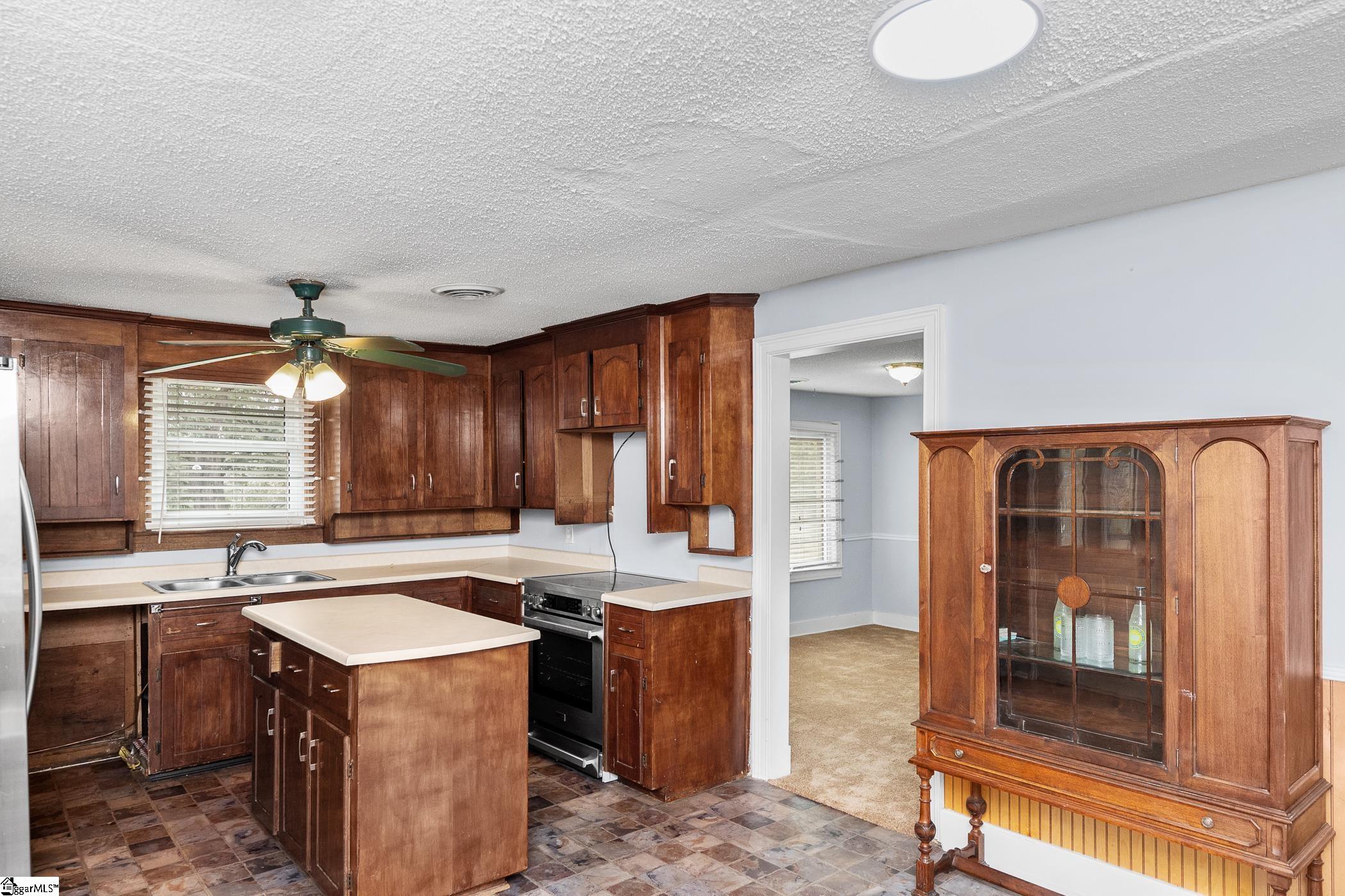 13 Meadors Avenue Greenville, SC 29605