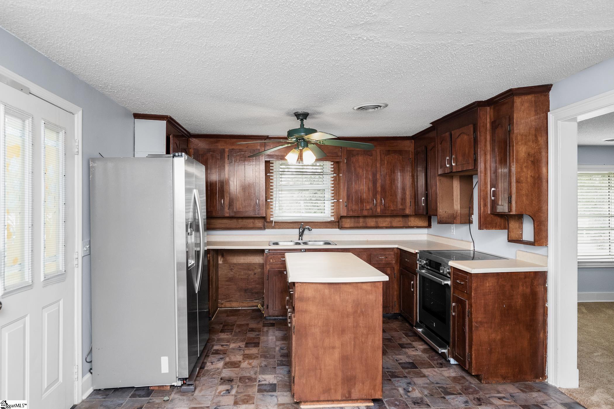 13 Meadors Avenue Greenville, SC 29605