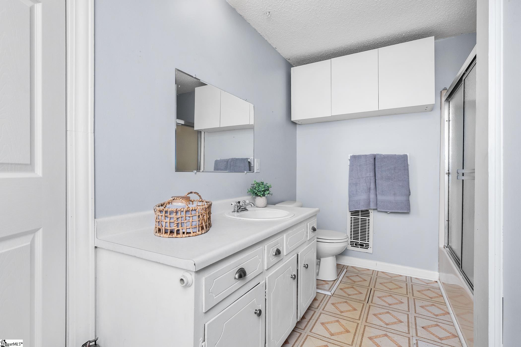 13 Meadors Avenue Greenville, SC 29605