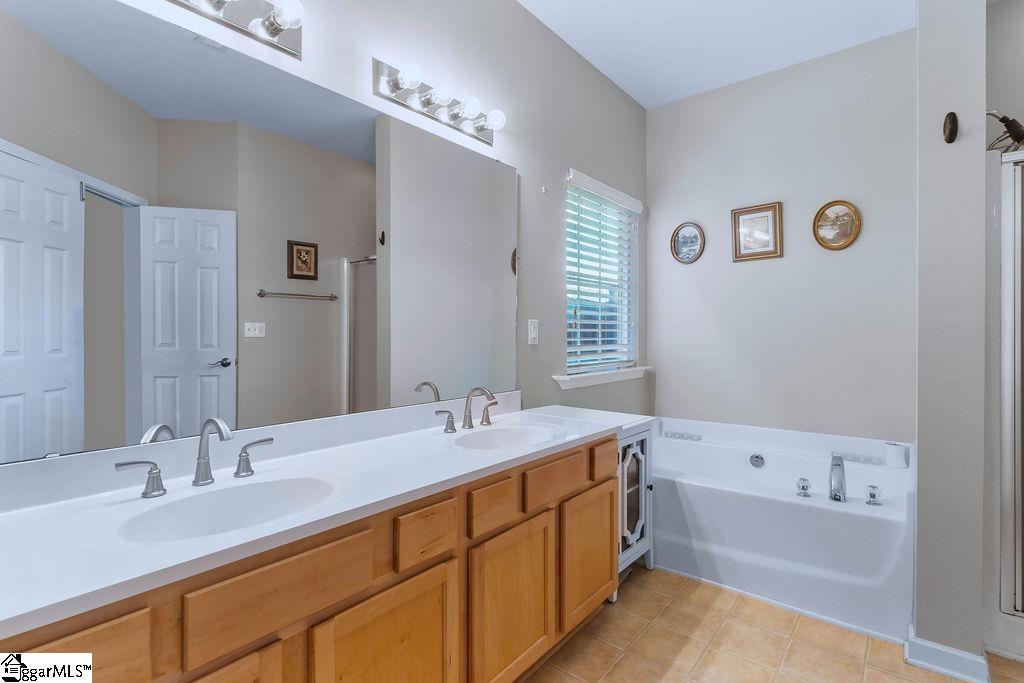 4 Lenten Rose Court Simpsonville, SC 29680
