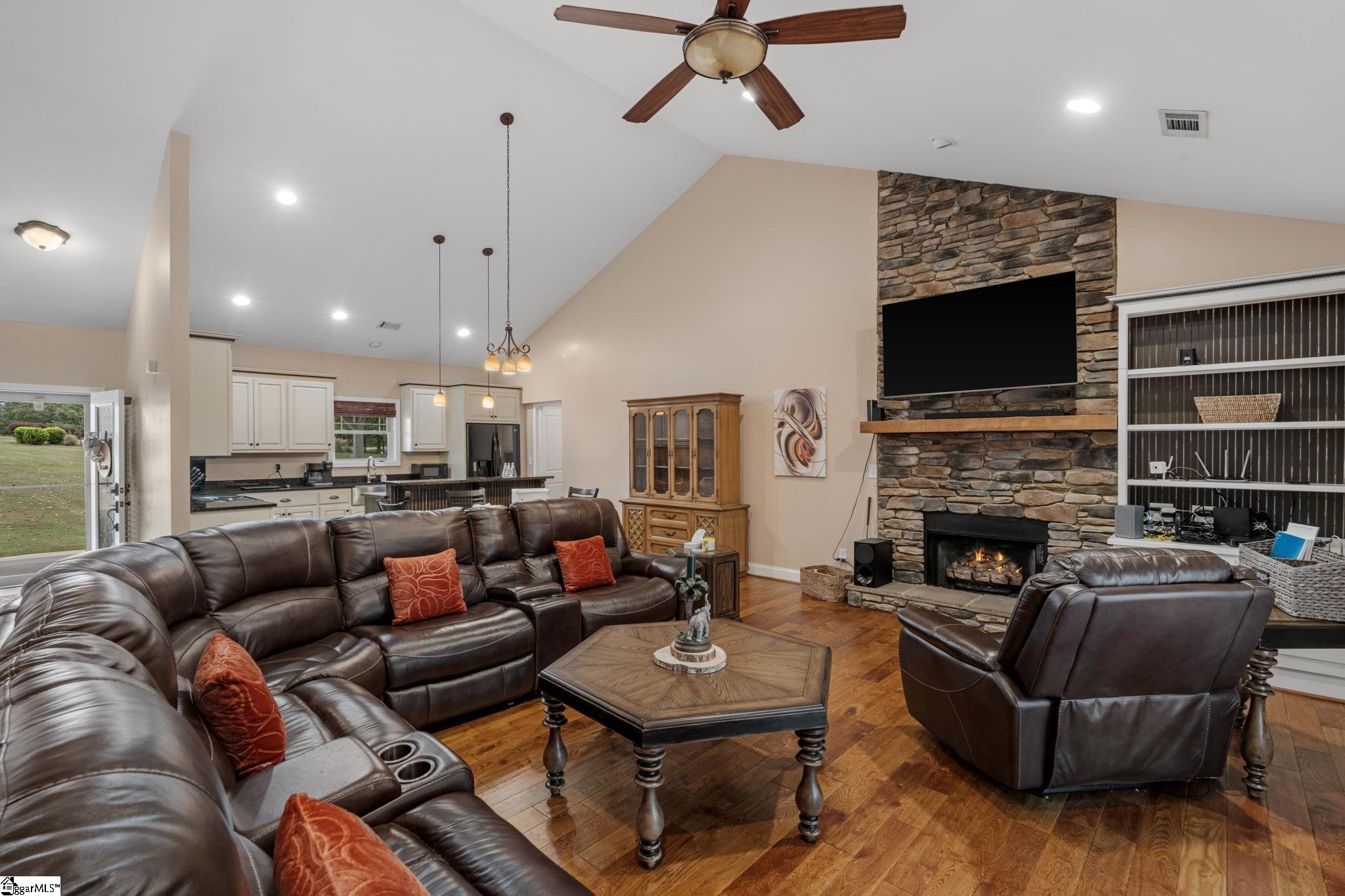 35 Villa Court Hartwell, GA 30643