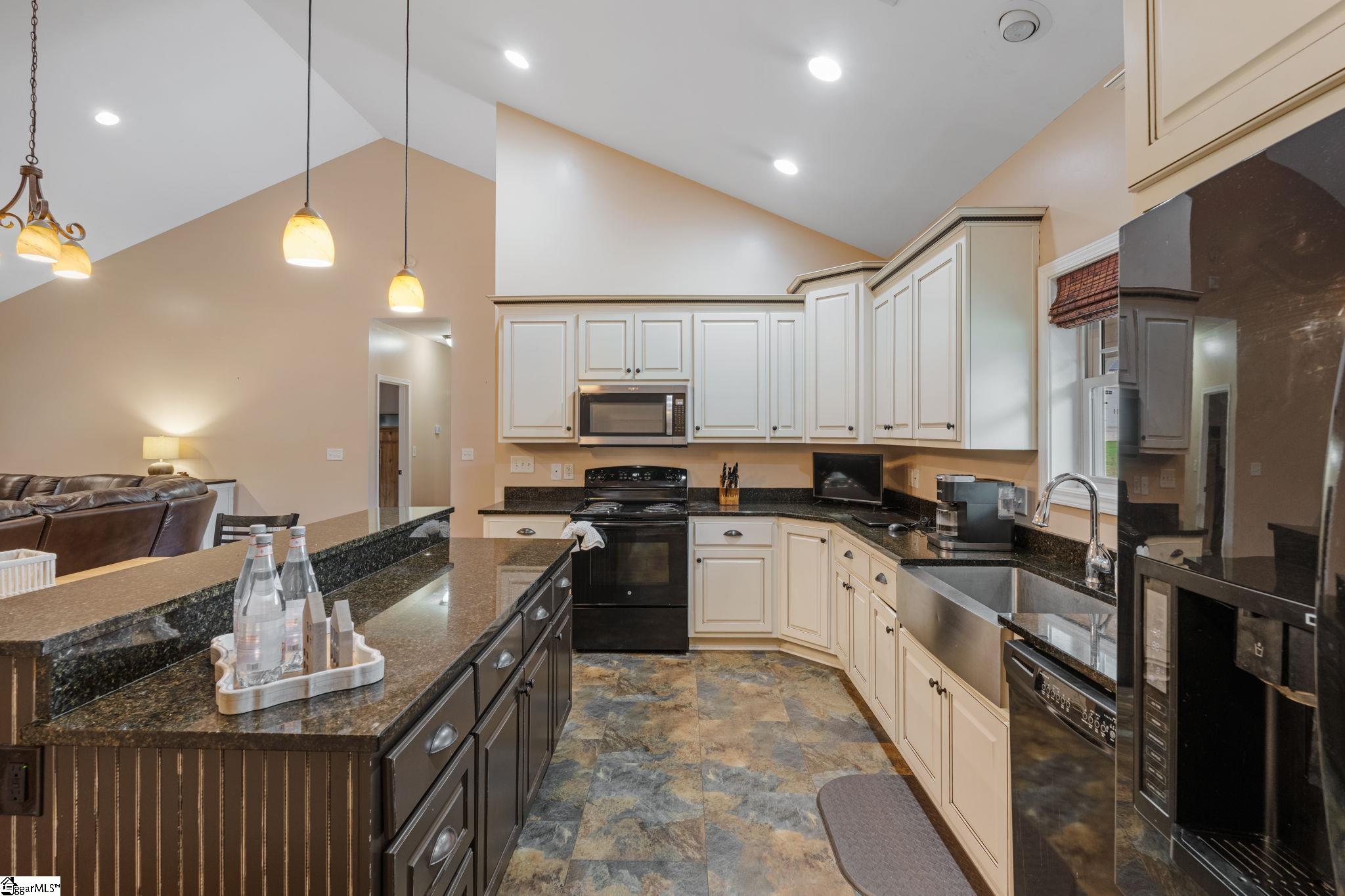 35 Villa Court Hartwell, GA 30643