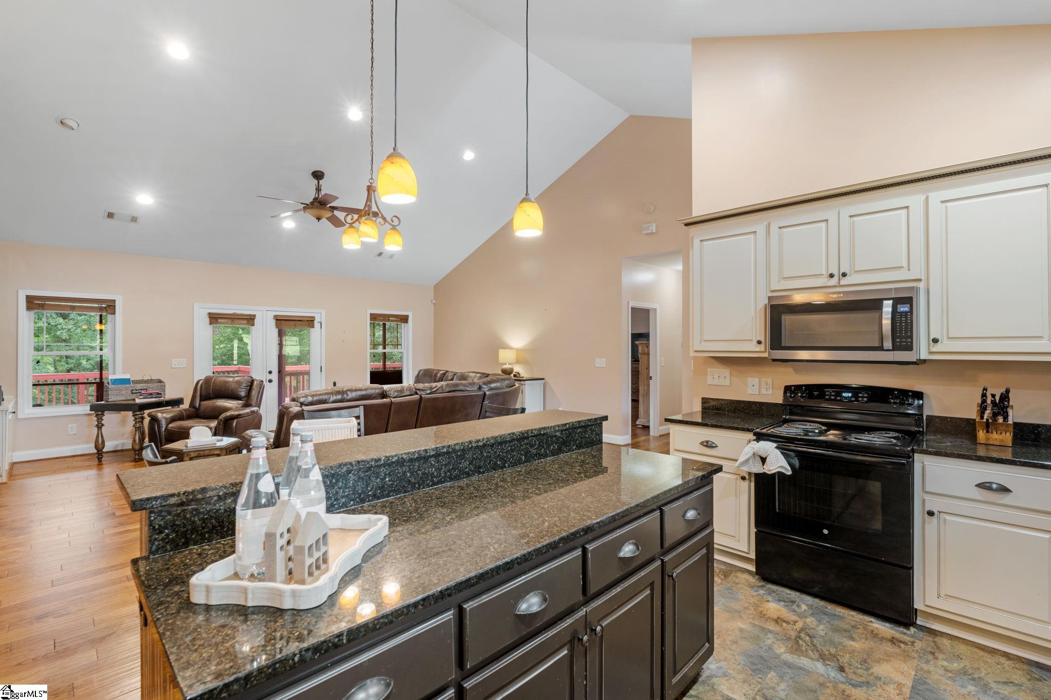 35 Villa Court Hartwell, GA 30643