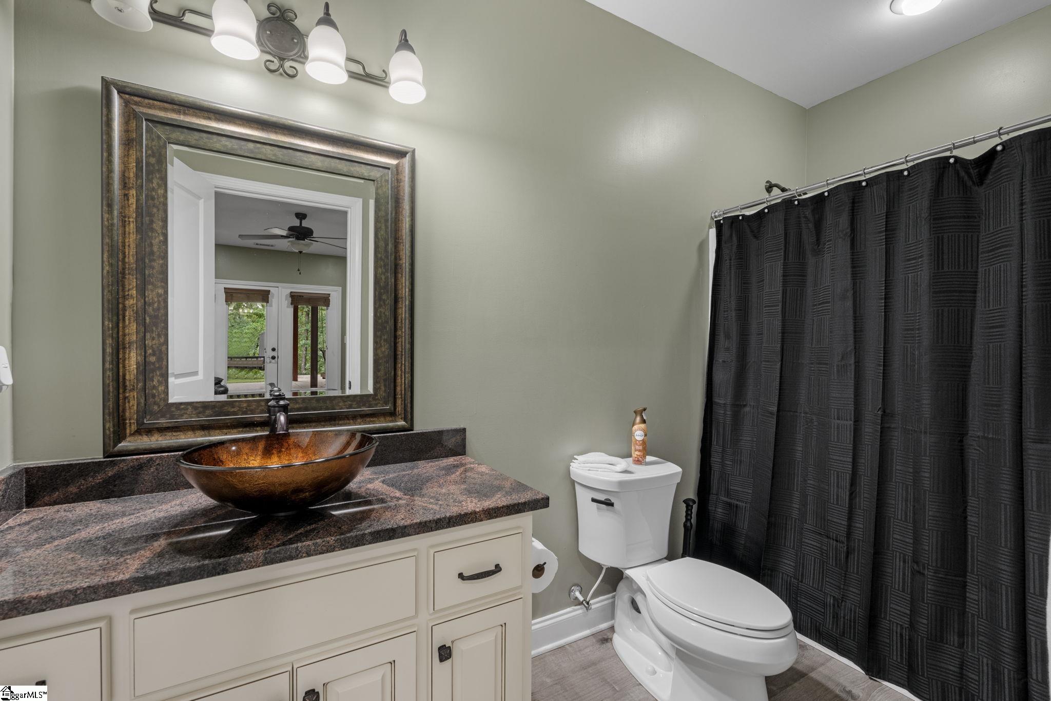 35 Villa Court Hartwell, GA 30643