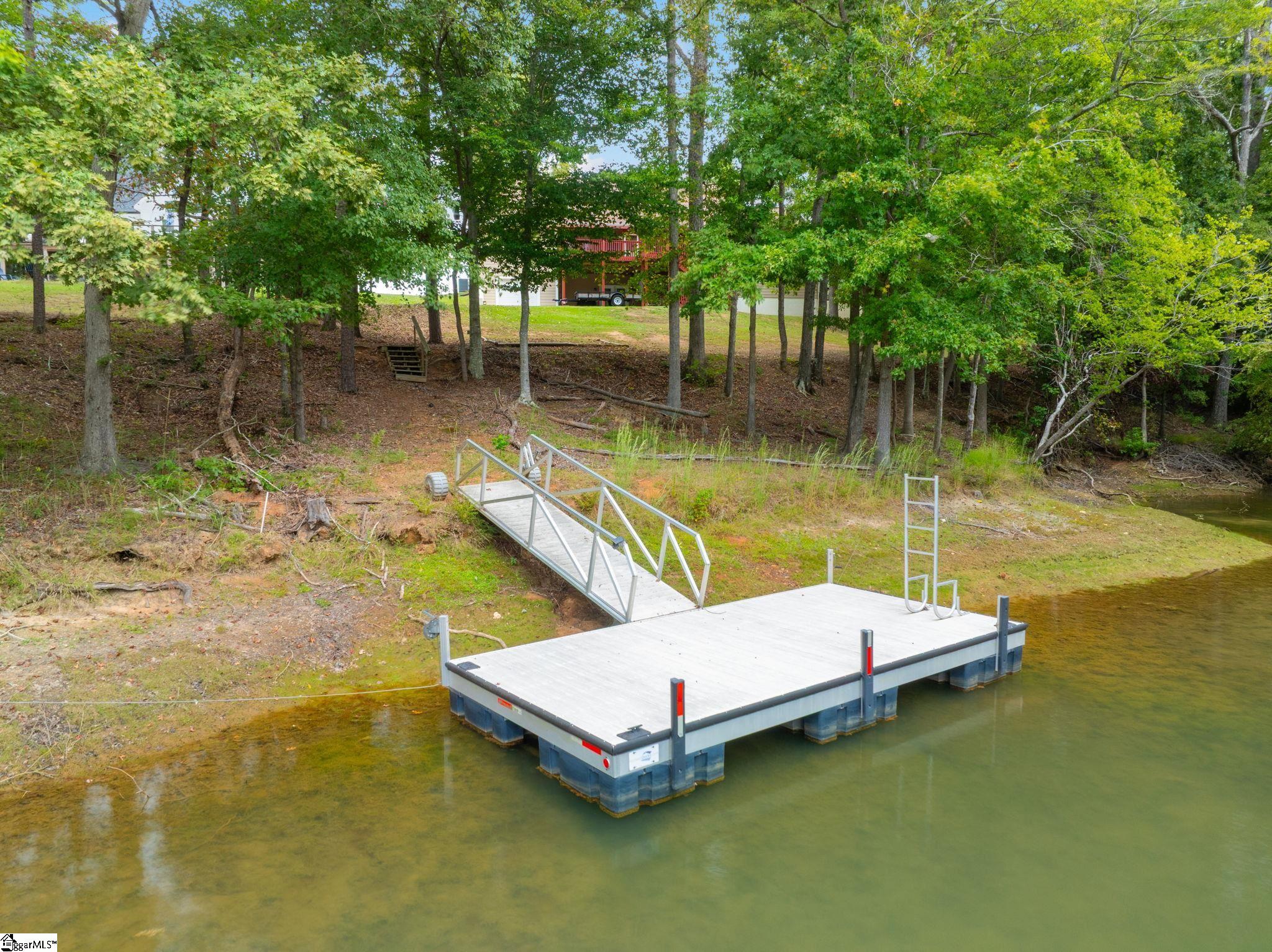 35 Villa Court Hartwell, GA 30643