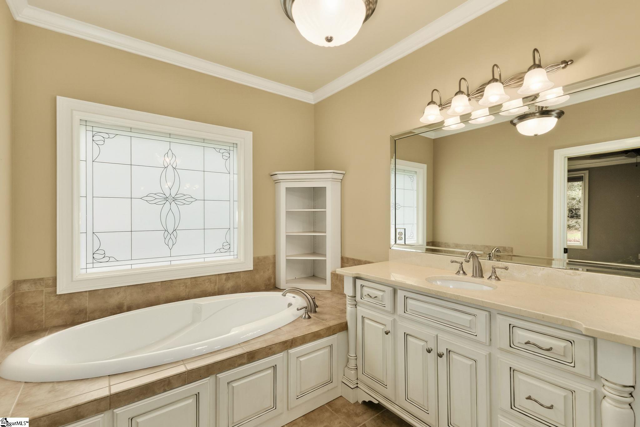 907 Sugar Oak Court Simpsonville, SC 29680