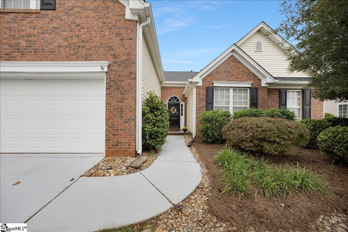 17 Smokehouse Drive Simpsonville, SC 29681