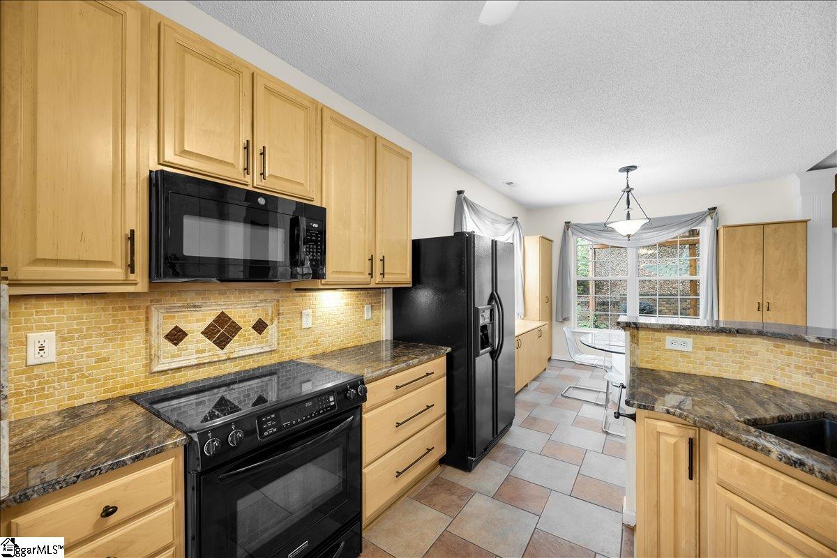 17 Smokehouse Drive Simpsonville, SC 29681