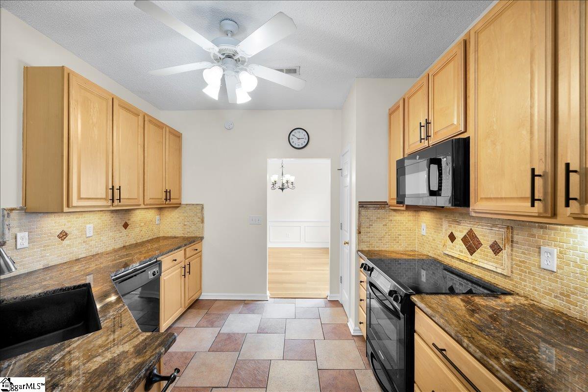 17 Smokehouse Drive Simpsonville, SC 29681