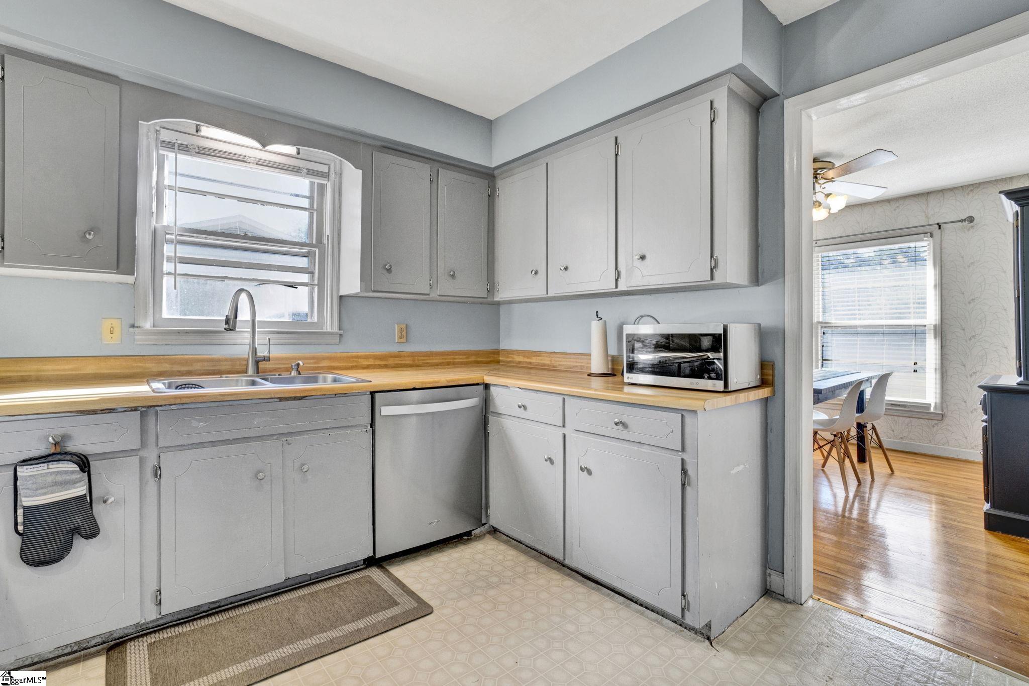 3038 Elmhurst Drive Boiling Springs, SC 29316