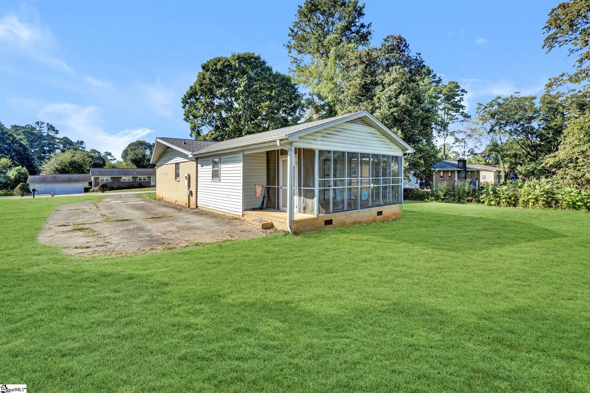 3038 Elmhurst Drive Boiling Springs, SC 29316
