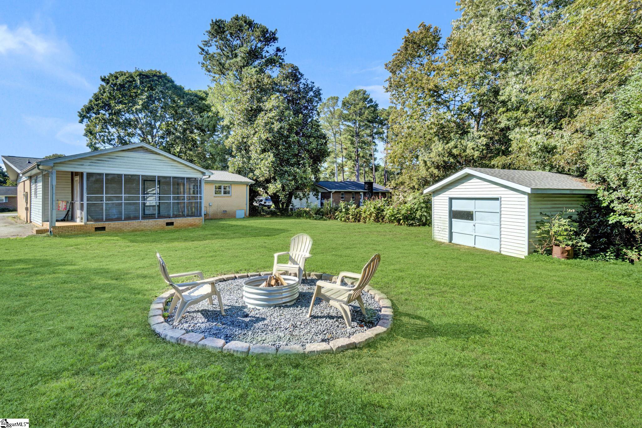3038 Elmhurst Drive Boiling Springs, SC 29316