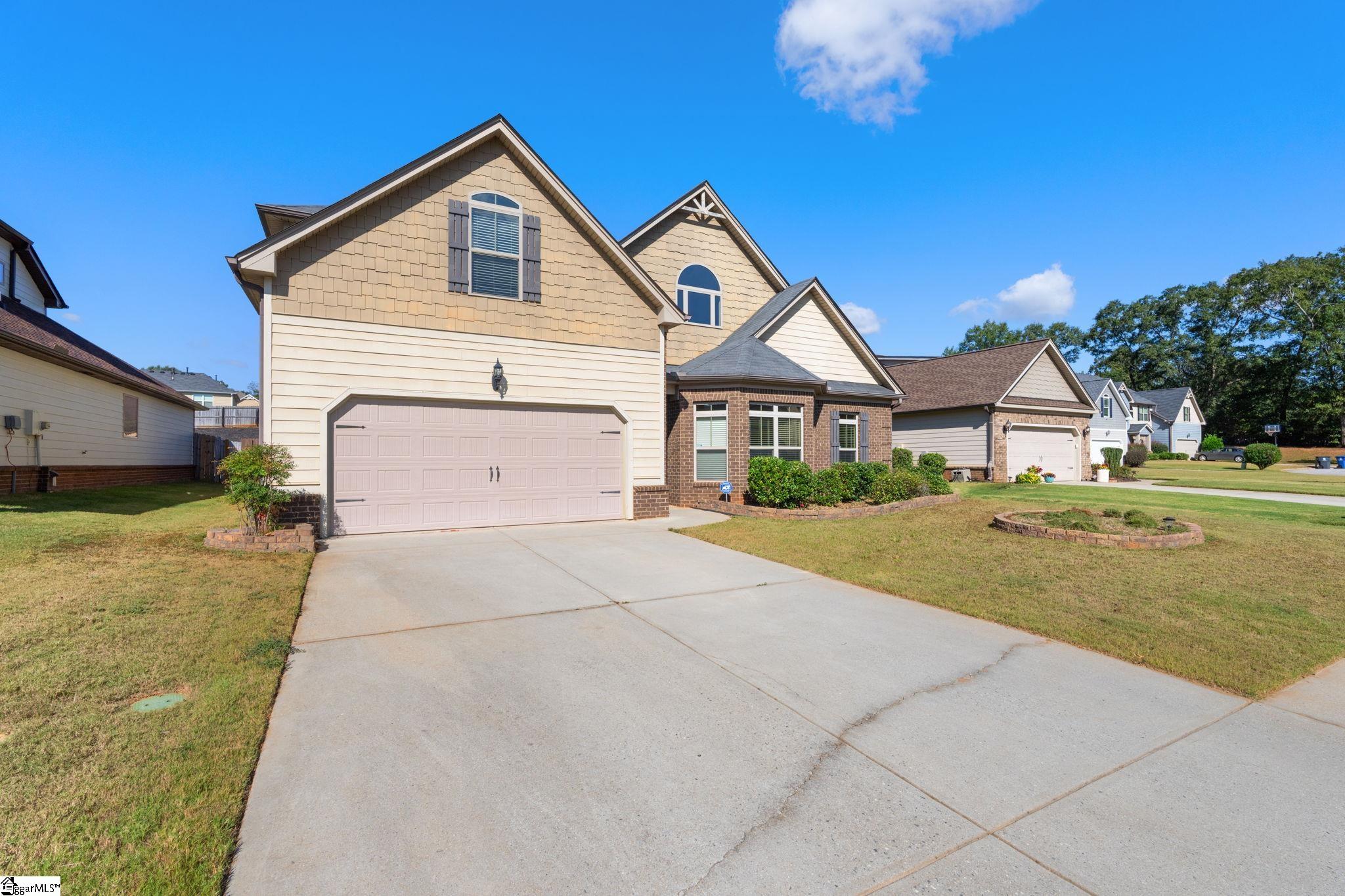 135 Adams Creek Place Simpsonville, SC 29681