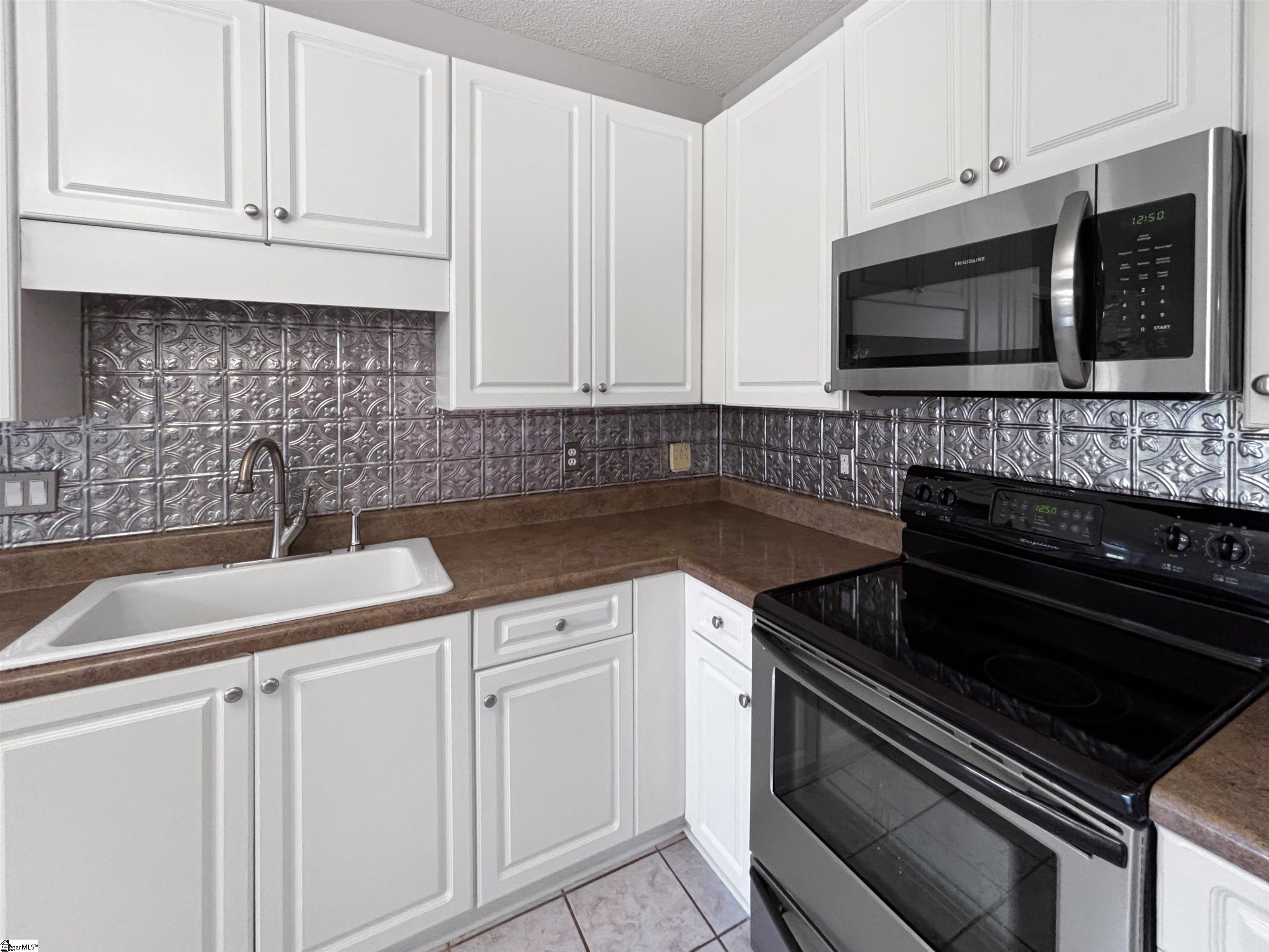 6 Twickenham Drive Greenville, SC 29615