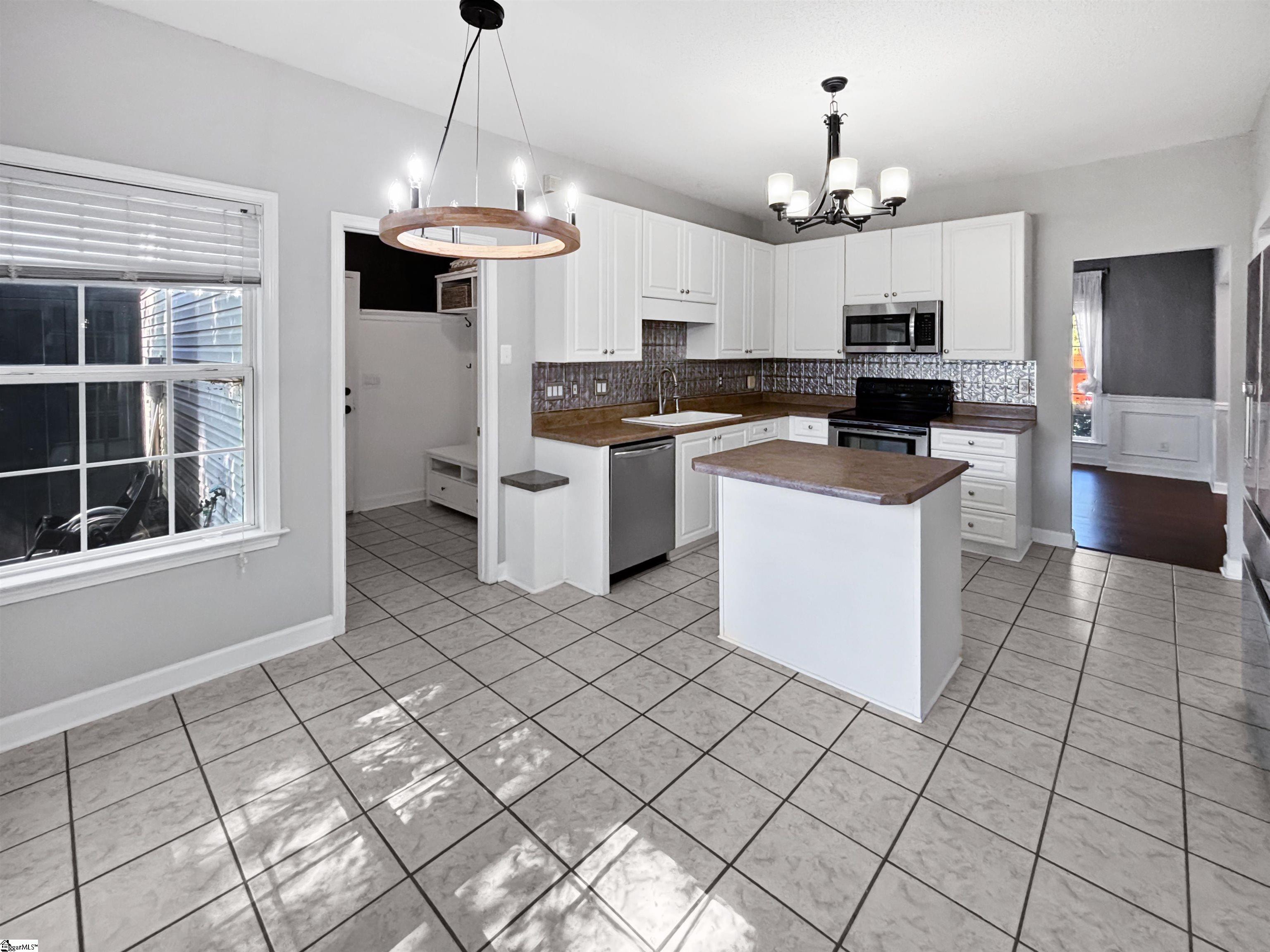 6 Twickenham Drive Greenville, SC 29615