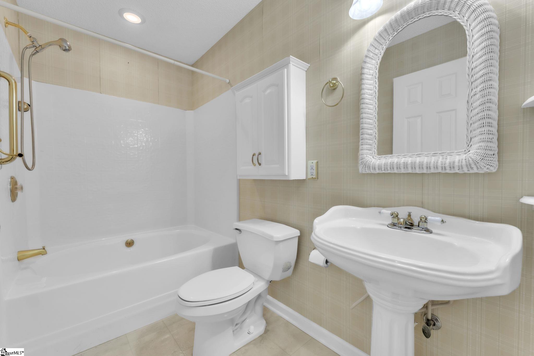 107 Colonial Court Pendelton, SC 29670