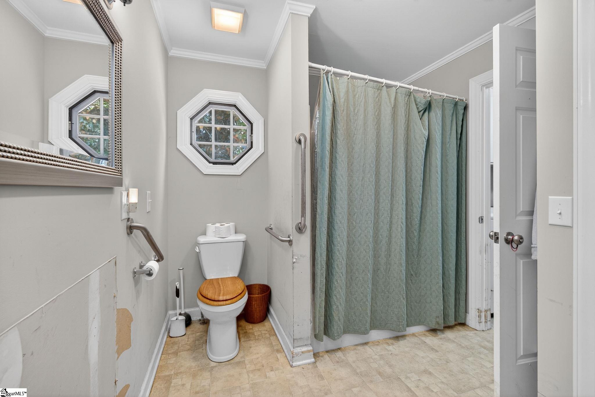 105 S Holland Street Clinton, SC 29325