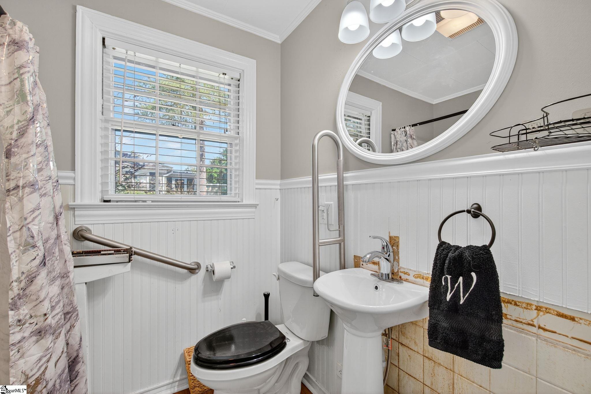 105 S Holland Street Clinton, SC 29325