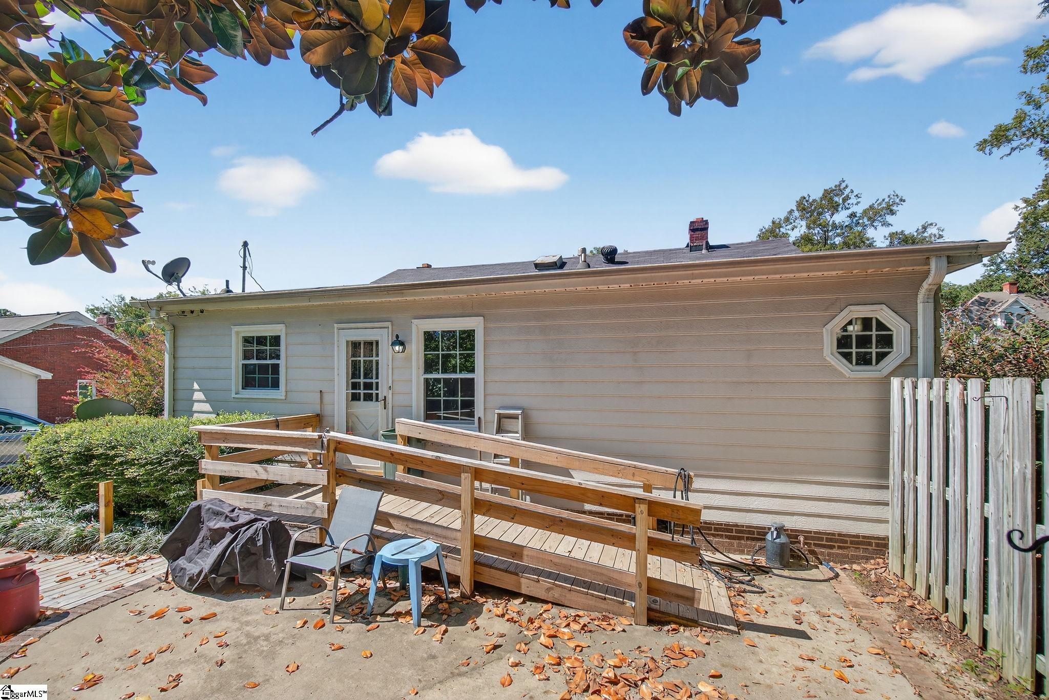 105 S Holland Street Clinton, SC 29325