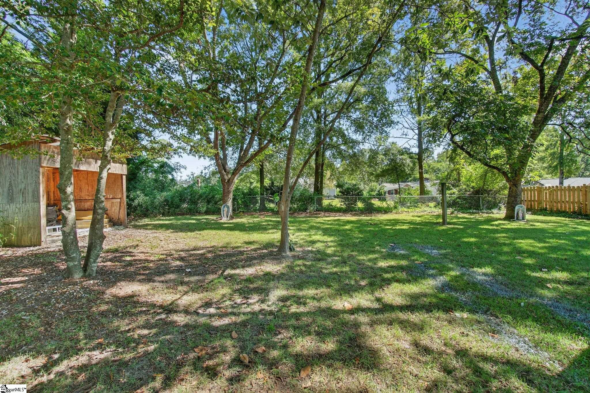 105 S Holland Street Clinton, SC 29325