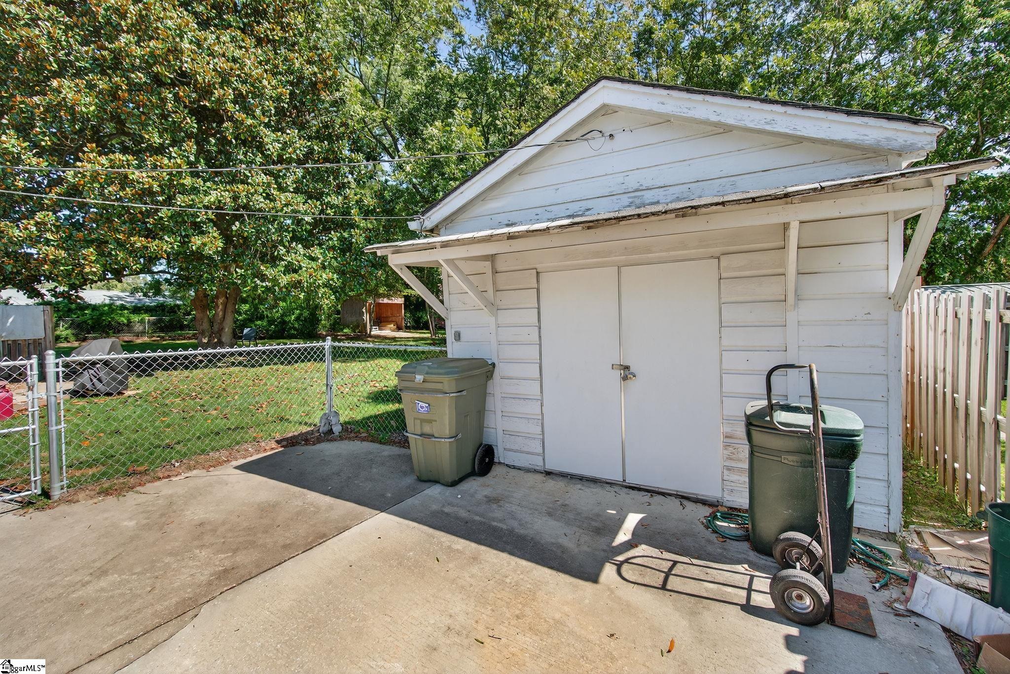 105 S Holland Street Clinton, SC 29325