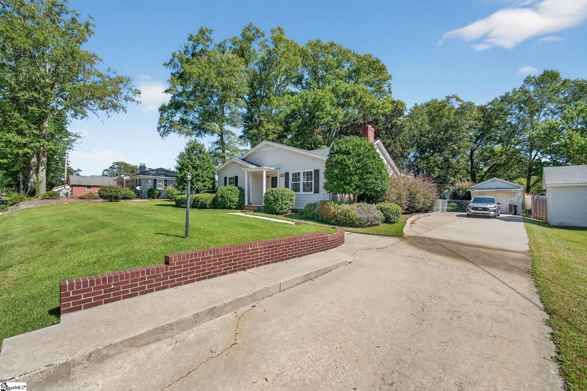 105 S Holland Street Clinton, SC 29325