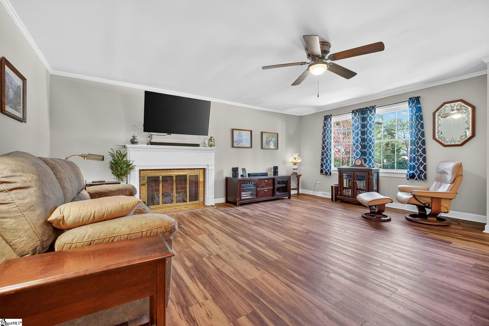 105 S Holland Street Clinton, SC 29325