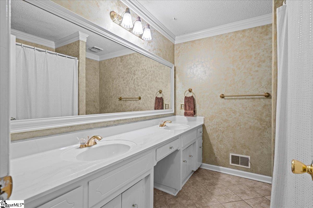 505 Cambridge Drive Spartanburg, SC 29301