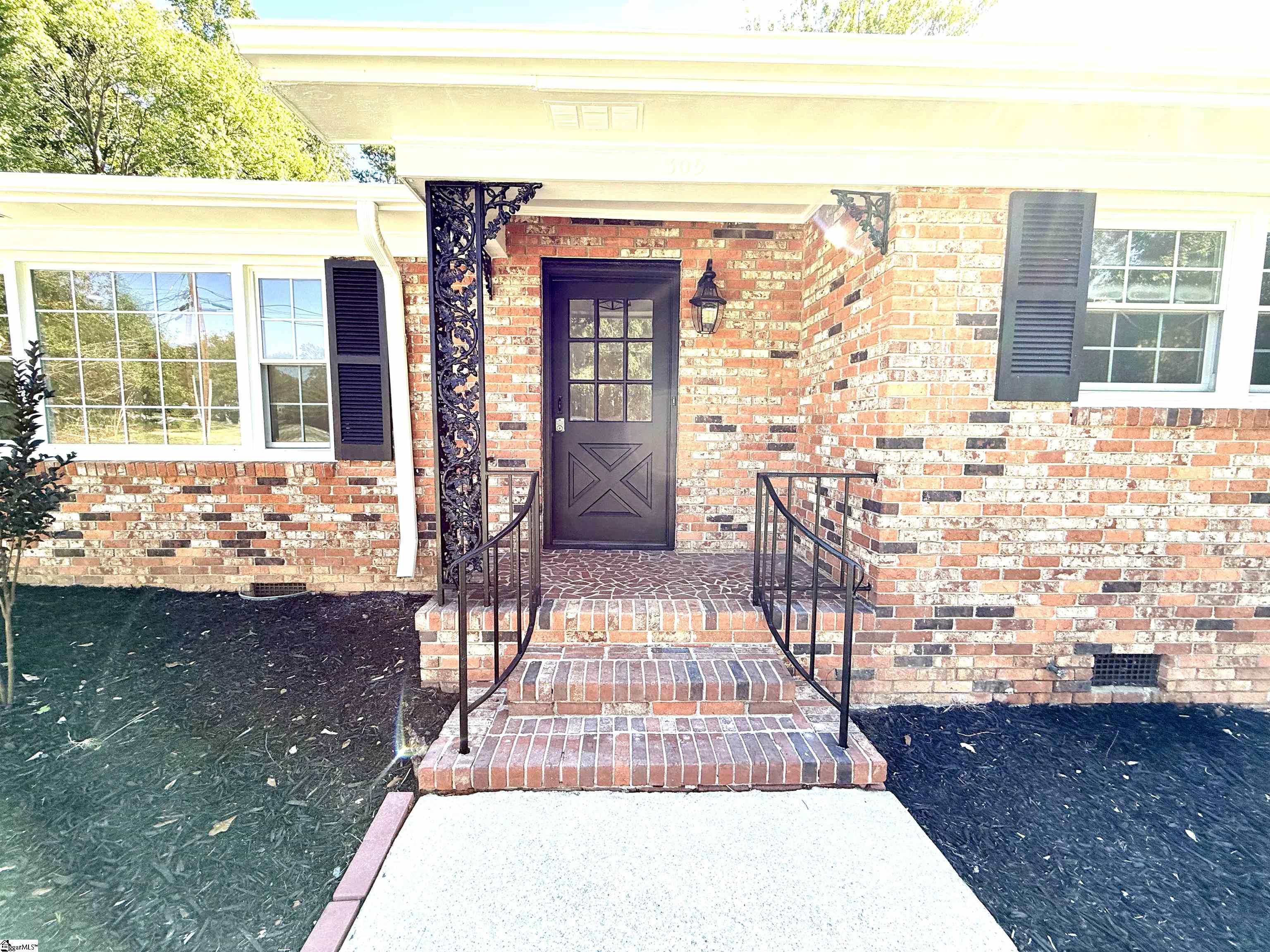 305 Weblin Street Spartanburg, SC 29306