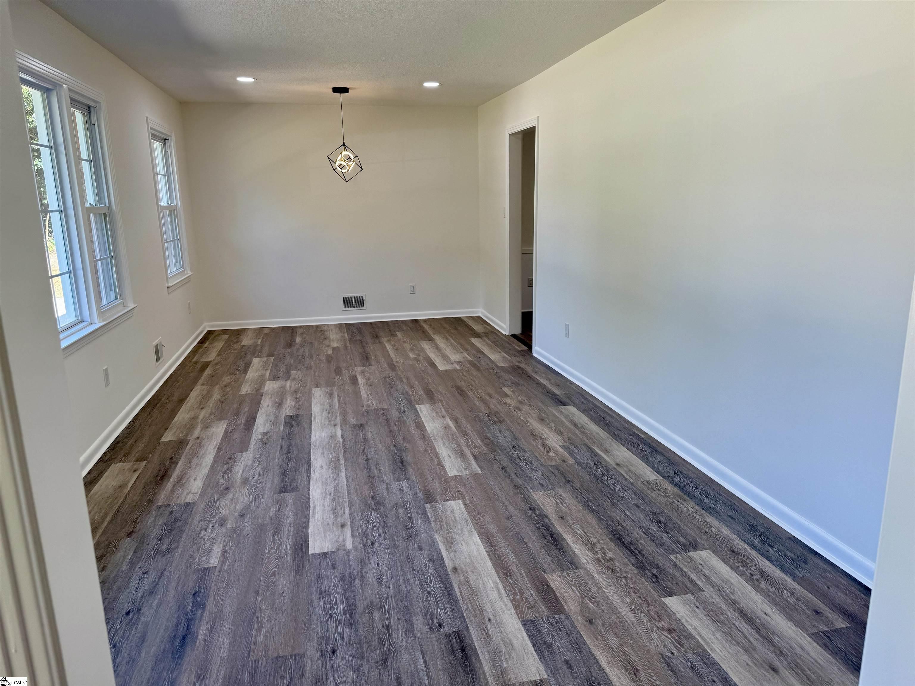 305 Weblin Street Spartanburg, SC 29306