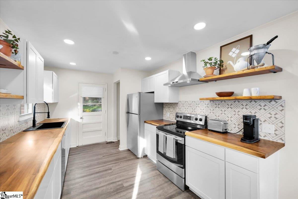 118 Oak Drive Greenville, SC 29611-5728