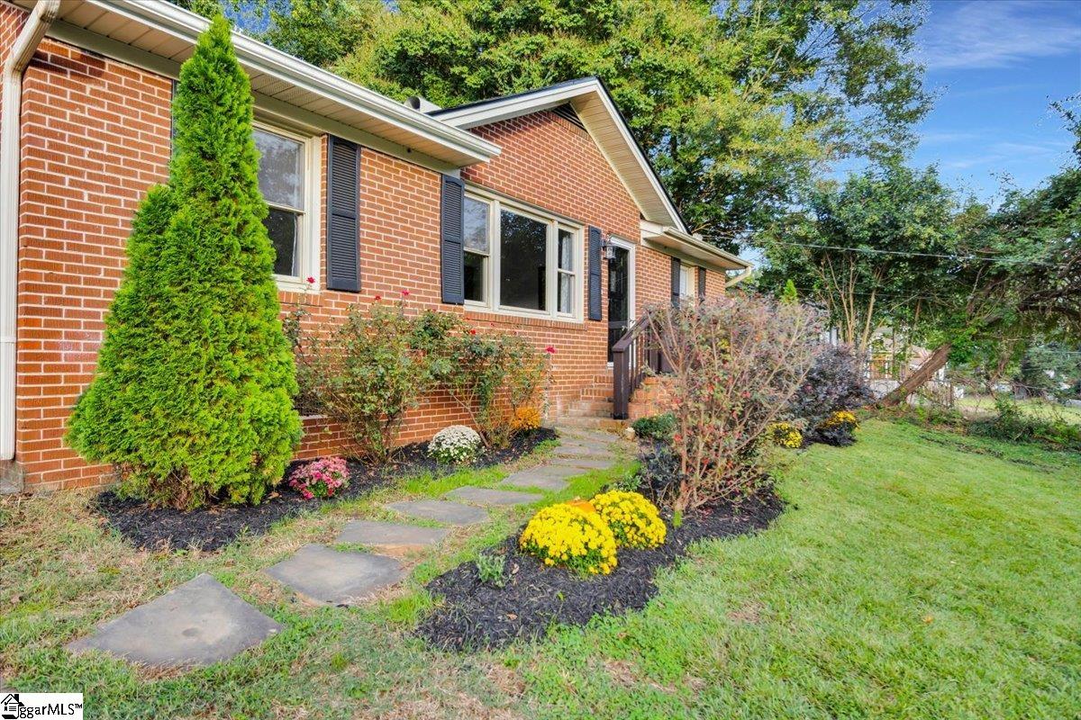 118 Oak Drive Greenville, SC 29611-5728