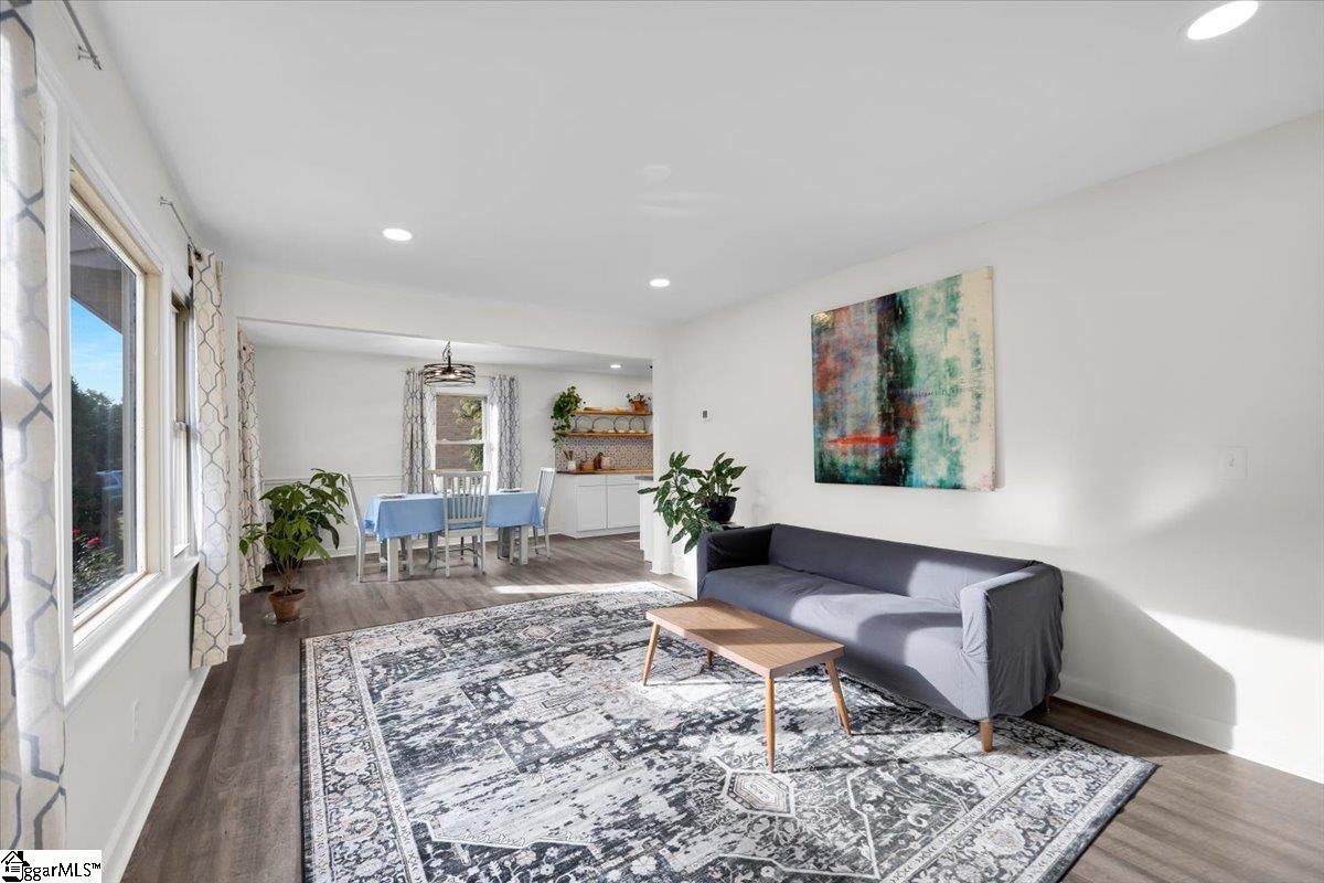 118 Oak Drive Greenville, SC 29611-5728