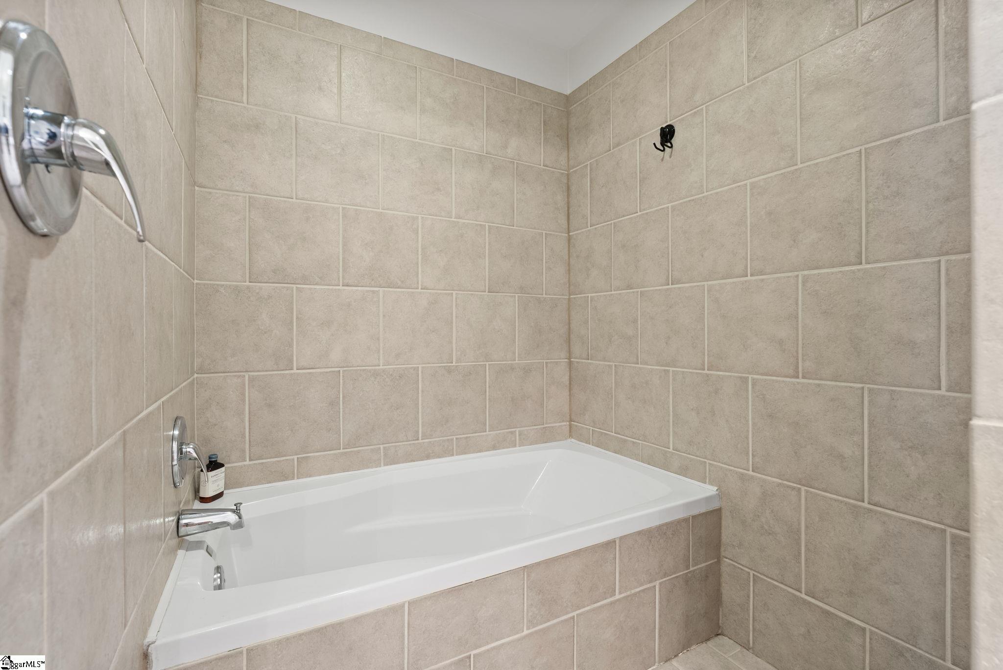 400 Mills Avenue UNIT Unit 408 Greenville, SC 29605