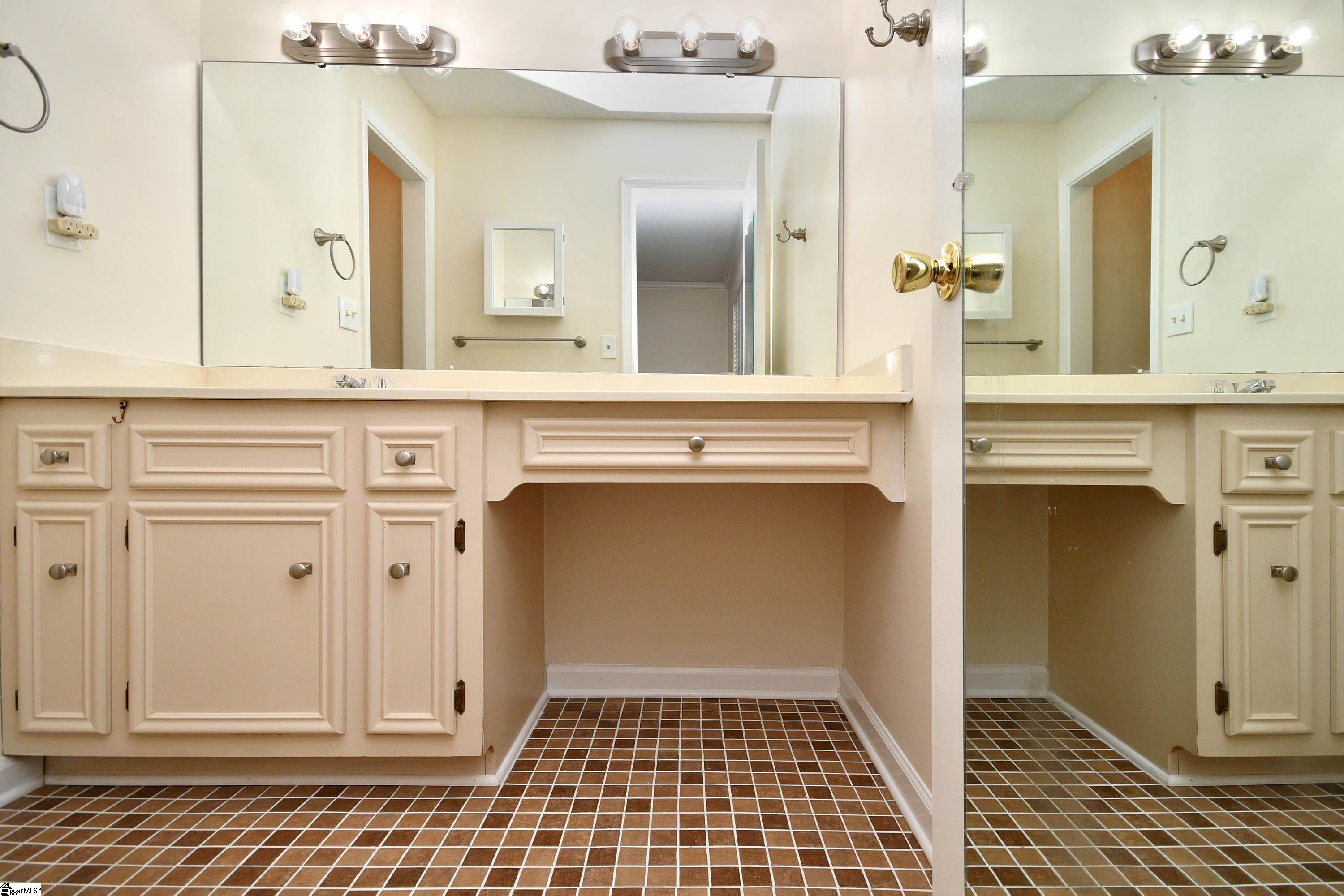 925 Cleveland Street UNIT Unit 225 Greenville, SC 29601