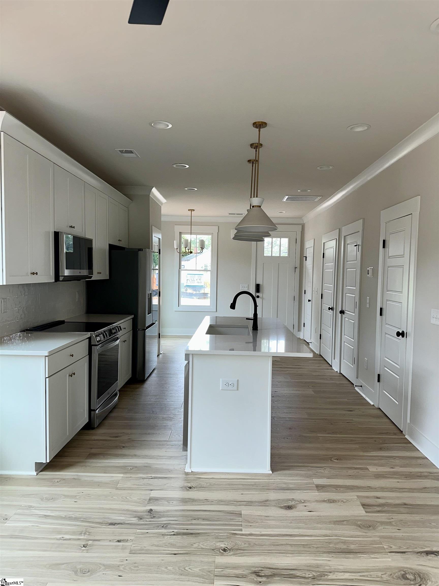 9 Hawthorne Lane UNIT Unit 104 Greenville, SC 29605
