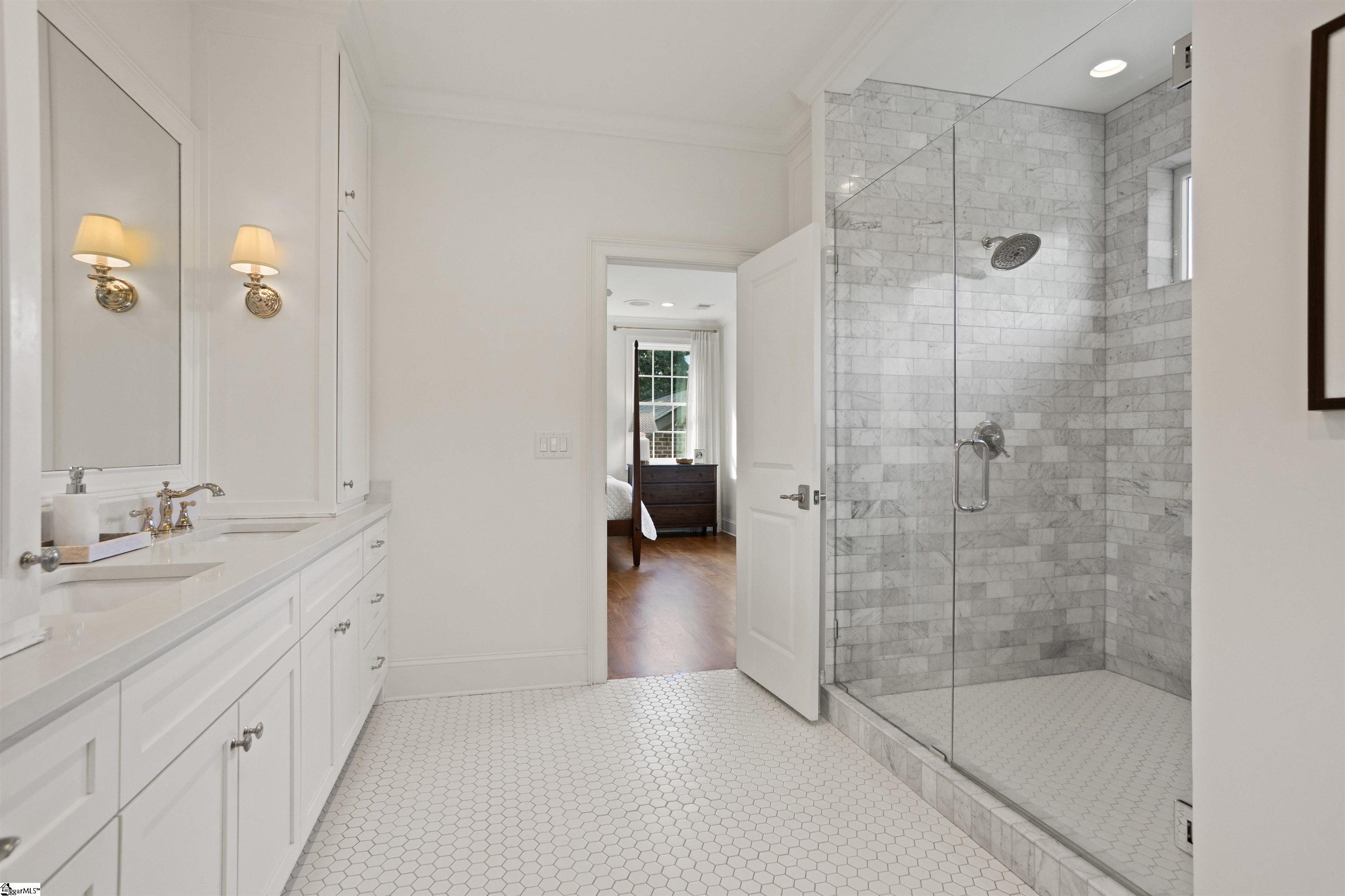 29 Westview Avenue Greenville, SC 29609