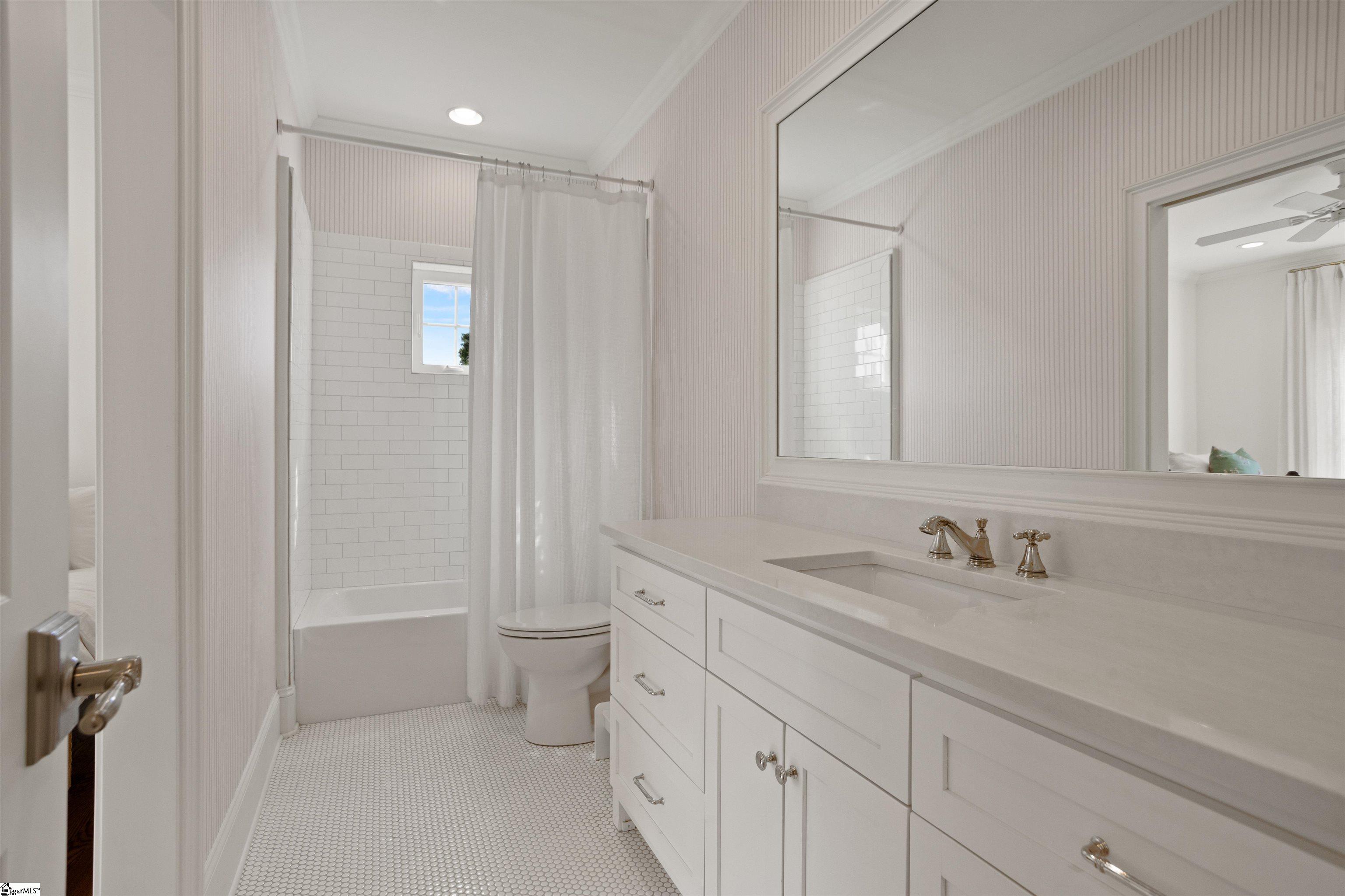 29 Westview Avenue Greenville, SC 29609