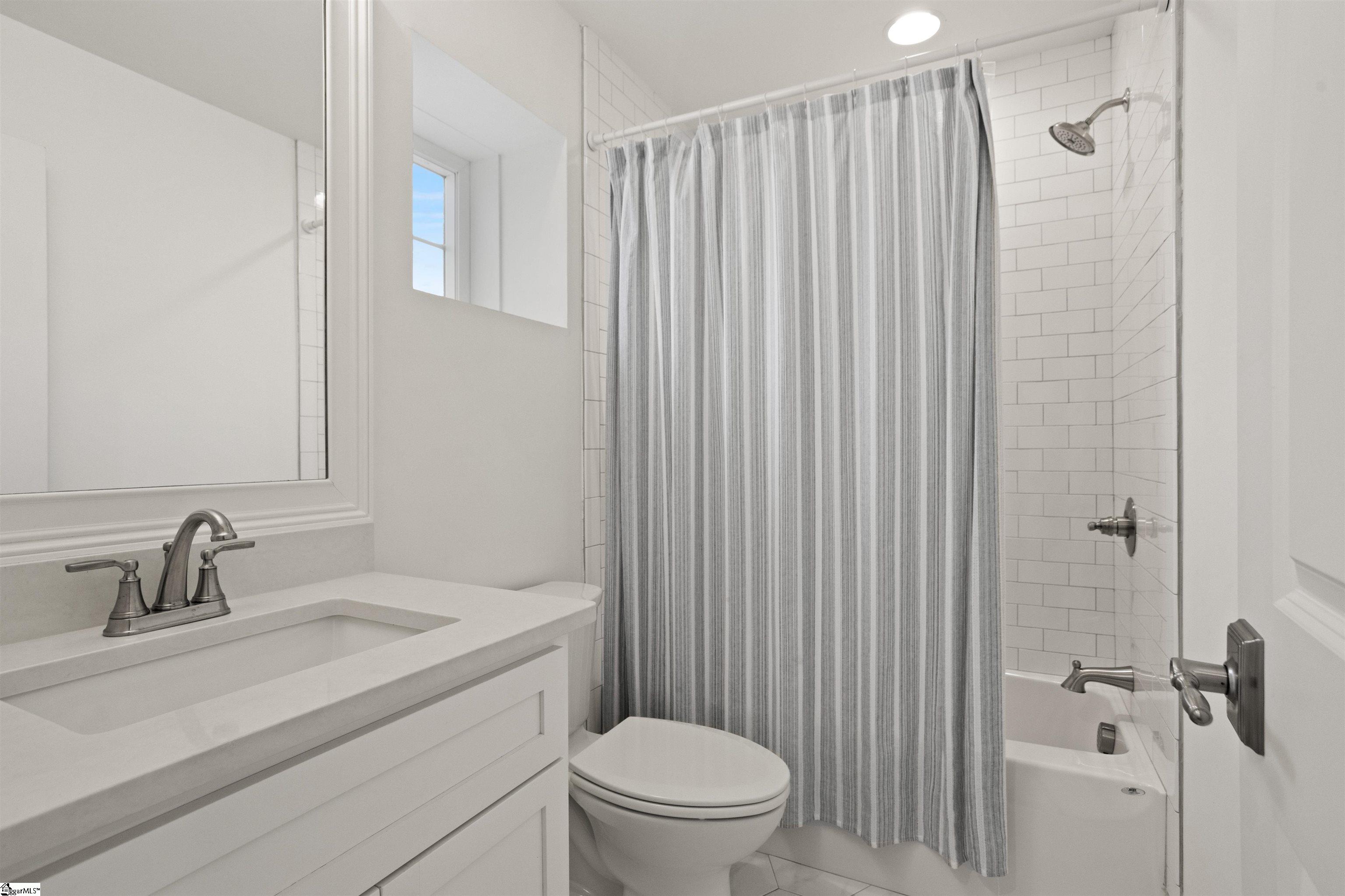29 Westview Avenue Greenville, SC 29609