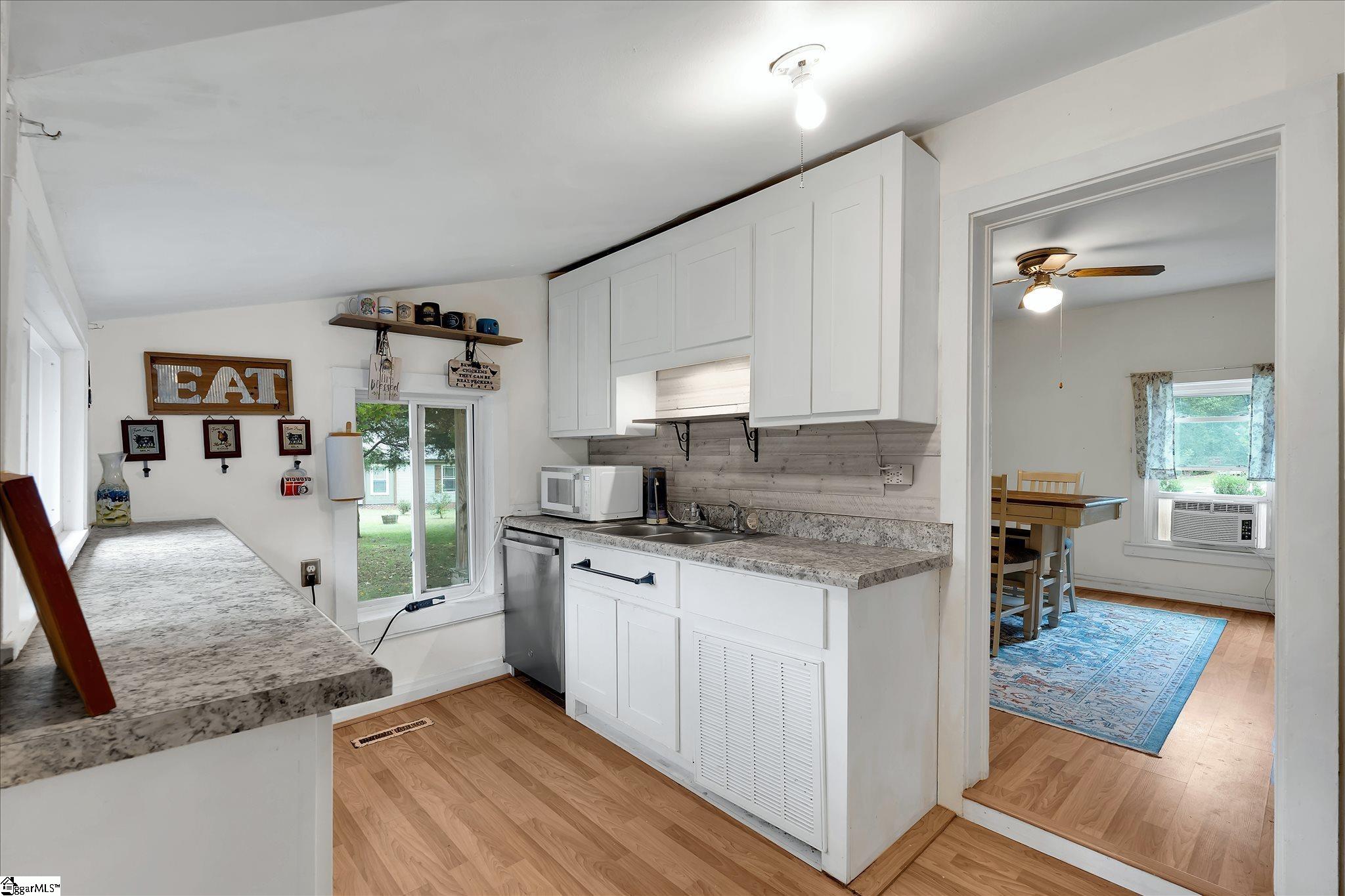 412 Simms School Road Central, SC 29630