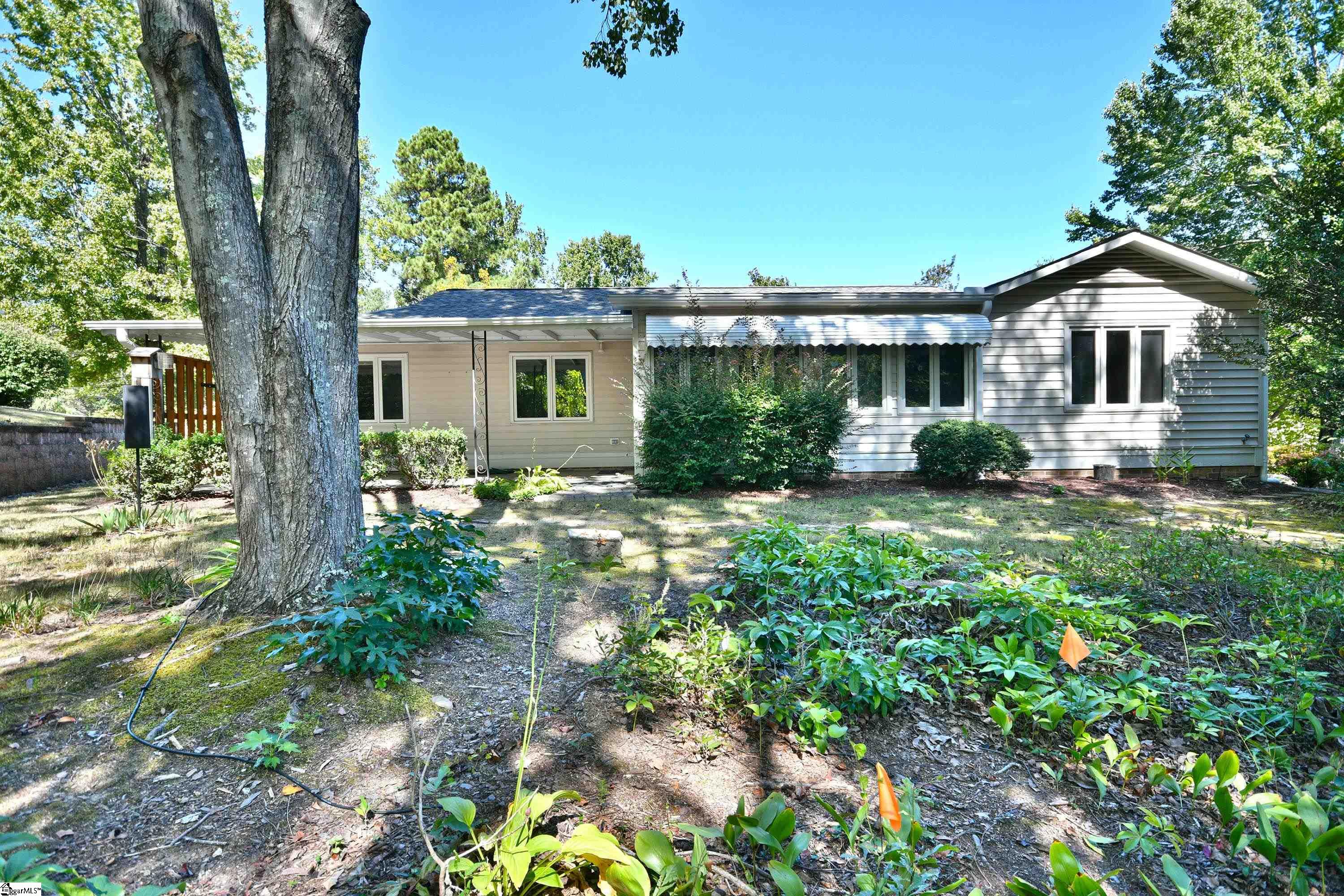 19 Woodtrace Circle Greenville, SC 29615