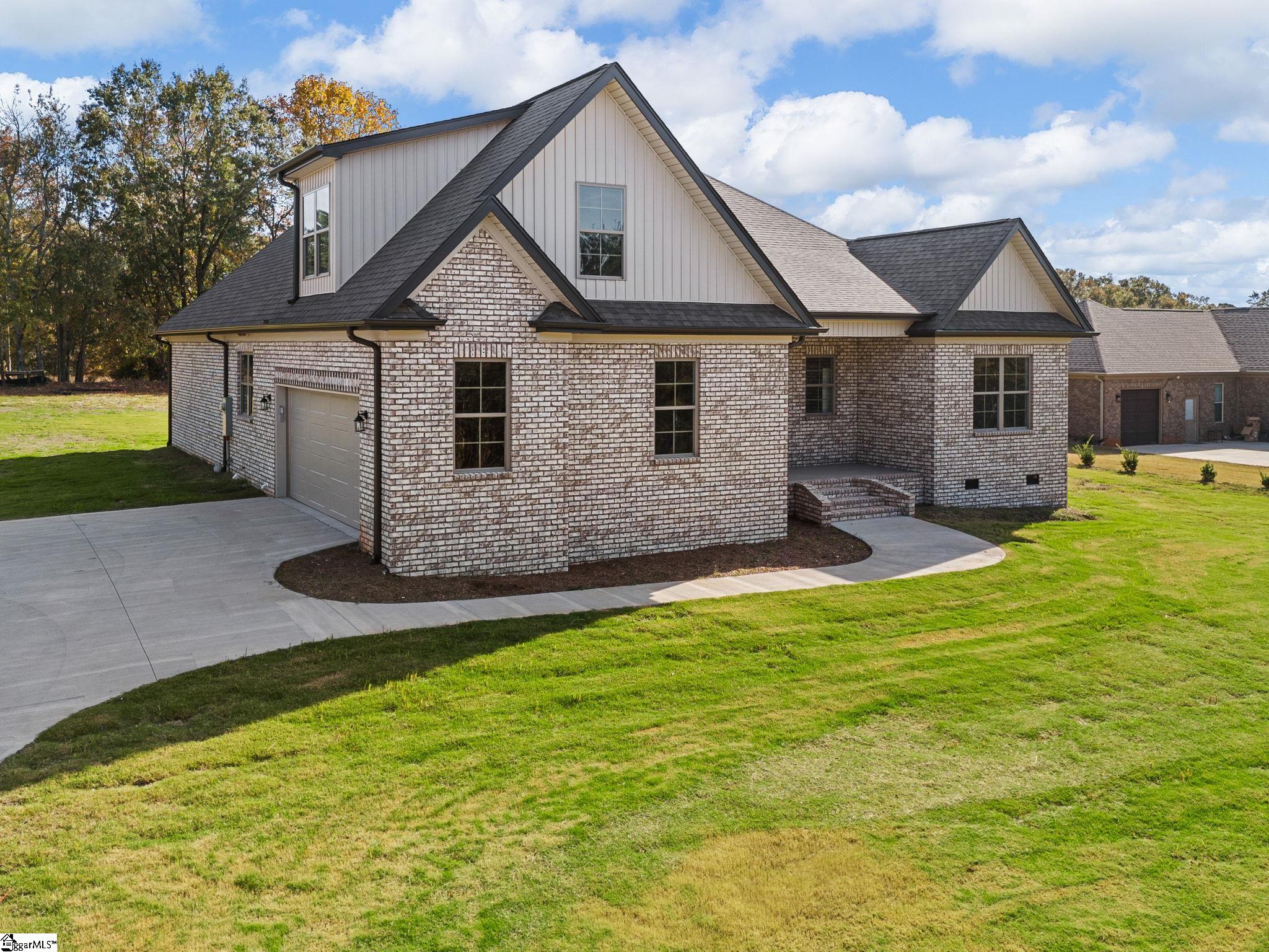 291 Robbins Road Chesnee, SC 29323