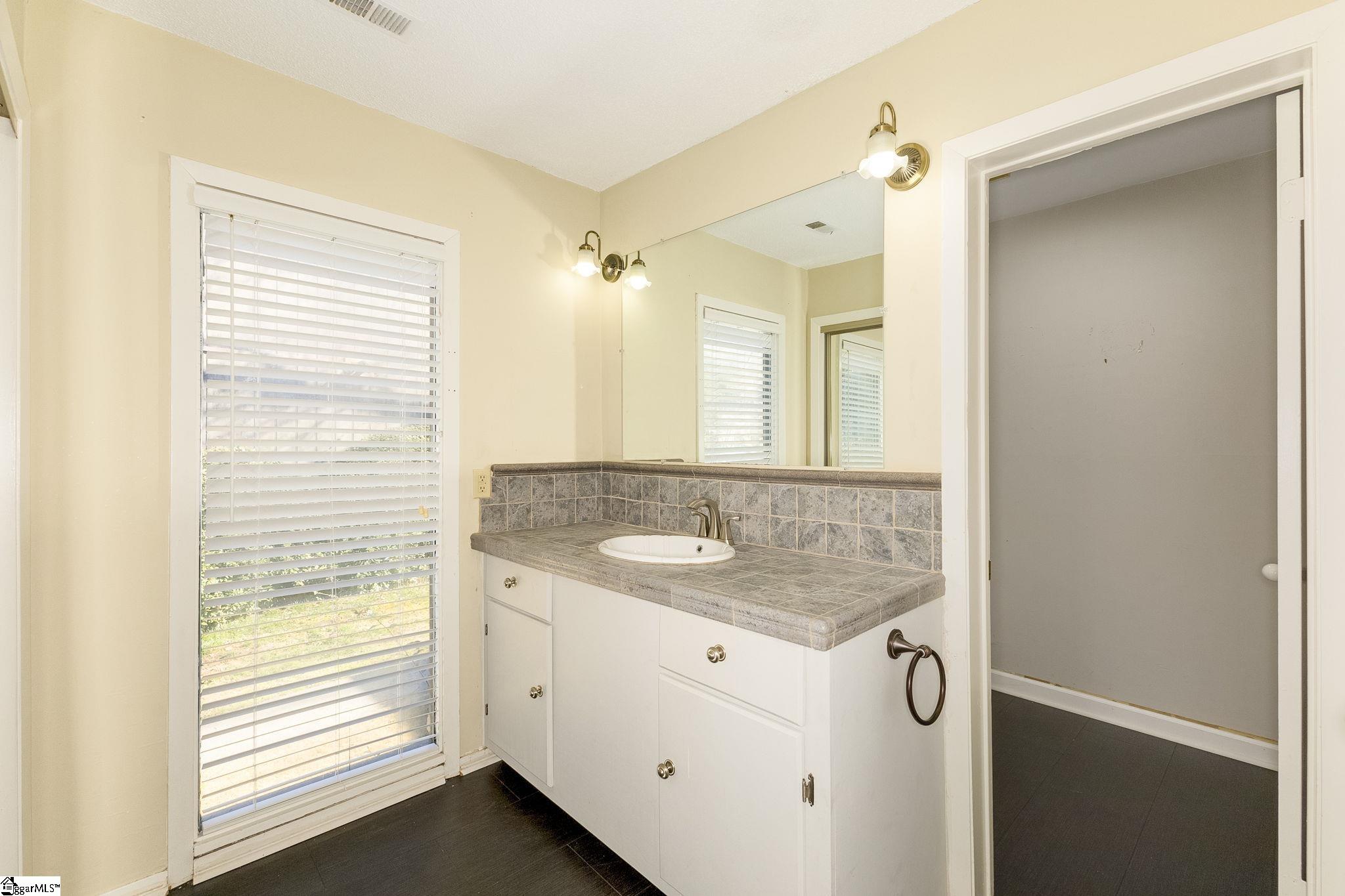 125 Inglewood Way Greenville, SC 29615