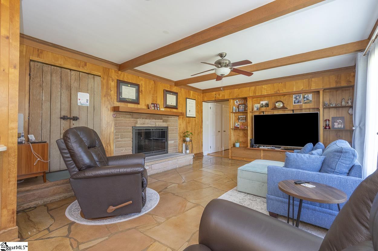 2486 W Highway Abbeville, SC 29620