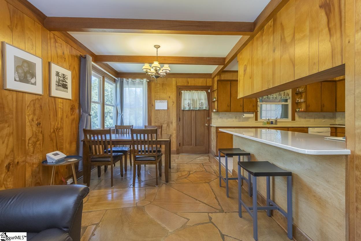 2486 W Highway Abbeville, SC 29620