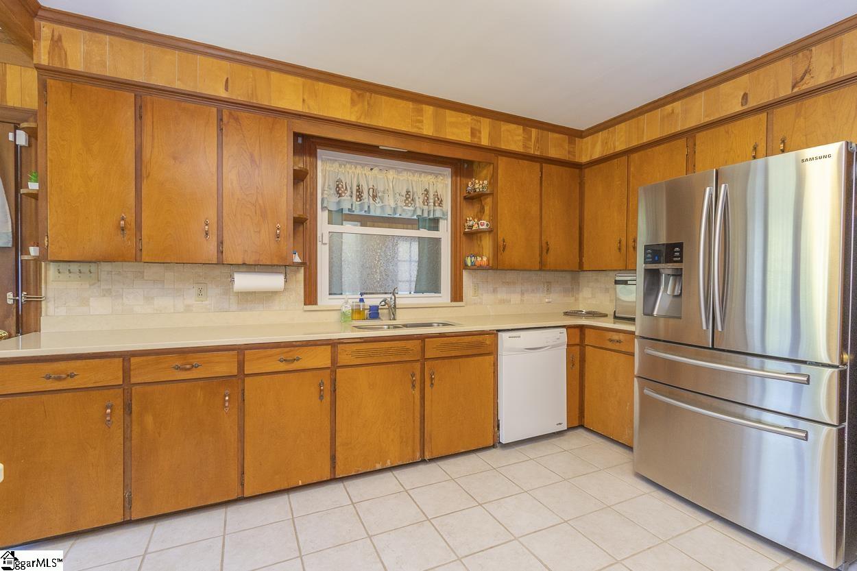 2486 W Highway Abbeville, SC 29620
