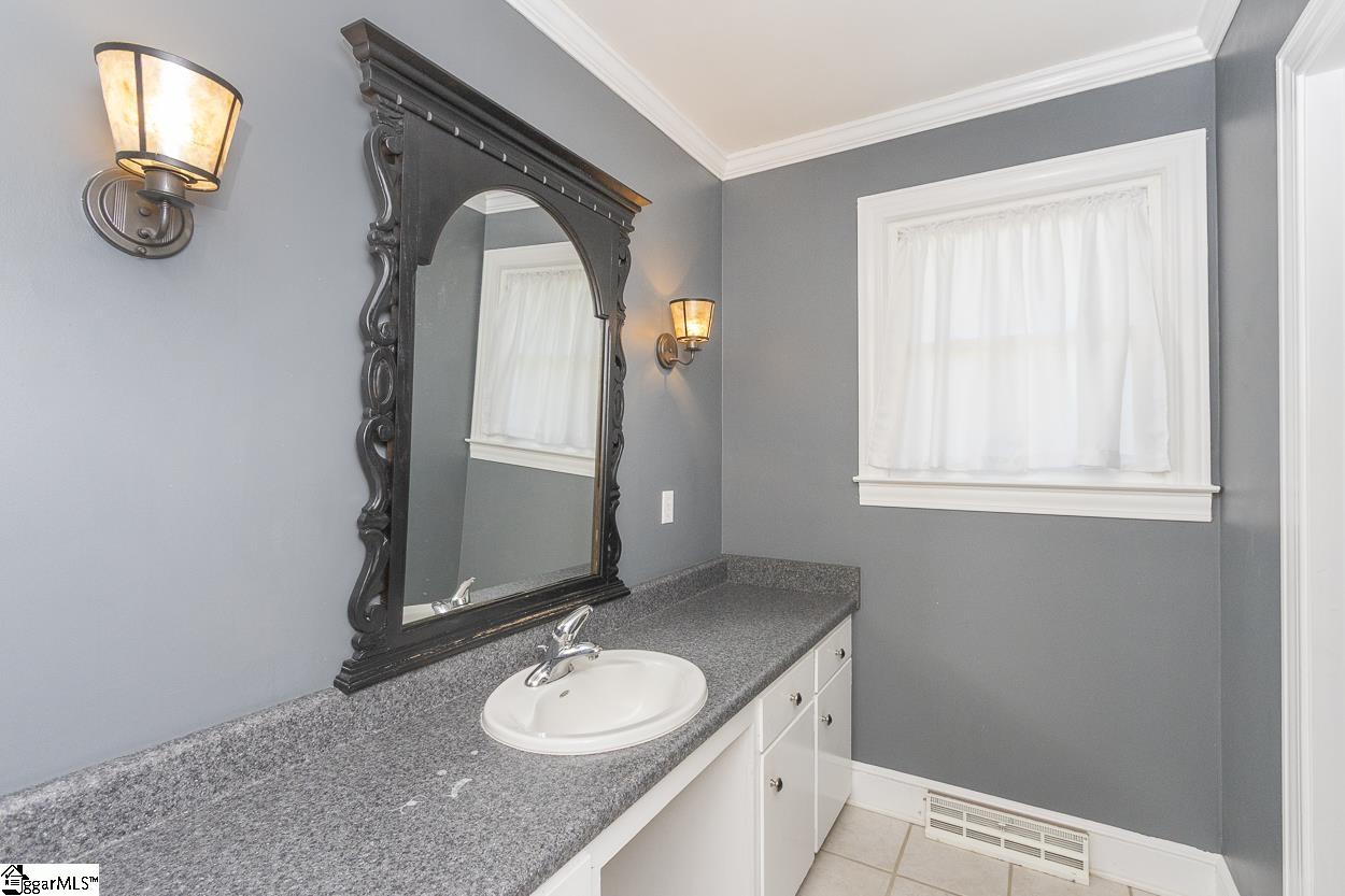 2486 W Highway Abbeville, SC 29620