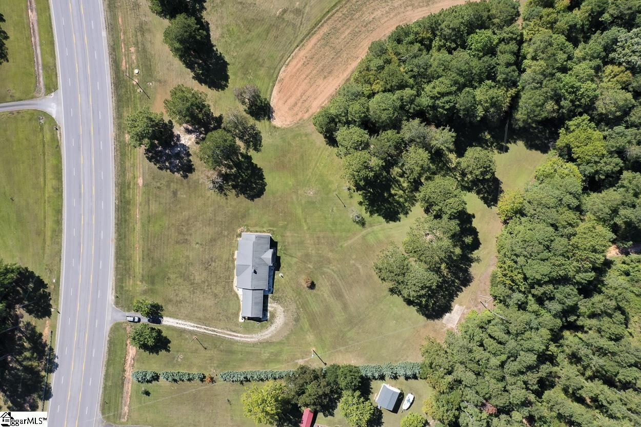 2486 W Highway Abbeville, SC 29620