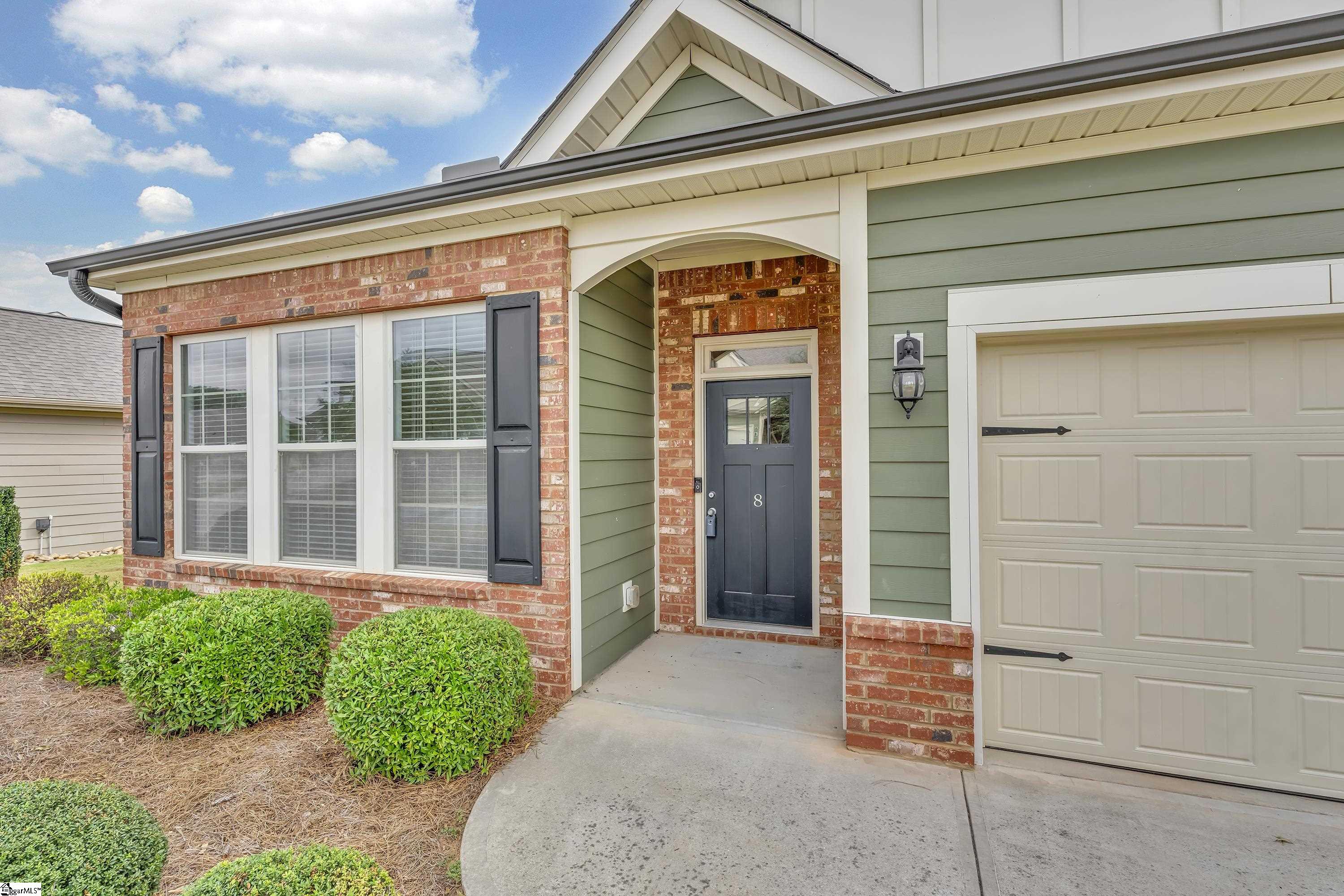 8 Common Oaks Court Simpsonville, SC 29681